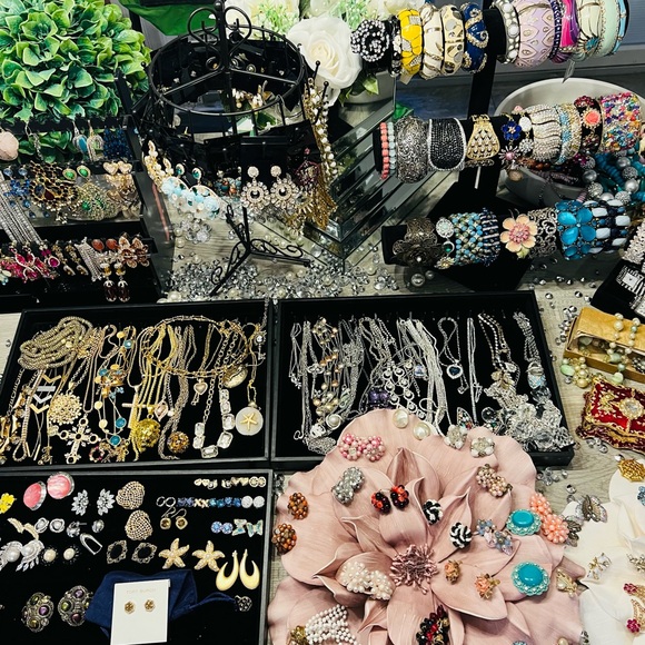 MY 1ST JEWELRY SHOW!!!! PLEASE LIKE TO BE NOTIFIED OF MY LIVE SHOW!!! - Picture 3 of 17